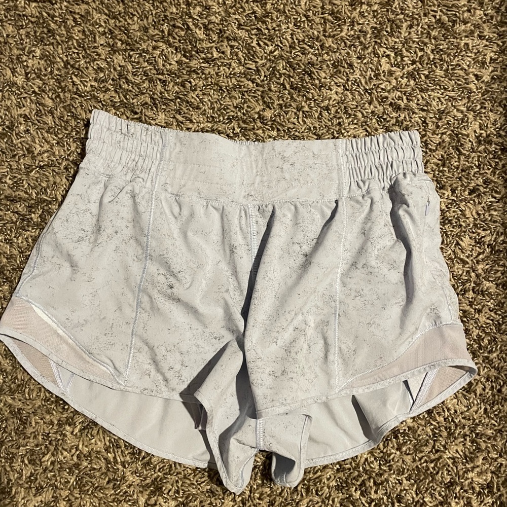 Lululemon Hotty Hot 2.5in Shorts HR Sz 6